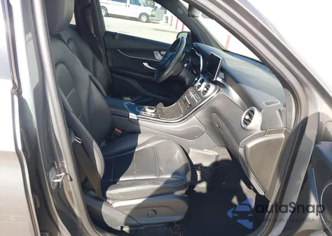 2018 Mercedes-Benz Glc 300 z USA, uszkodzony, nr VIN WDC0G4JB2JV086137